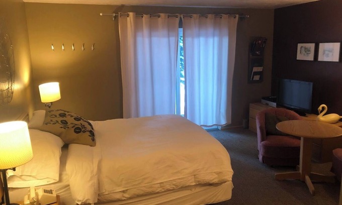 Powder Mountain Cabin | Ski in/out room for 2-4 at Powder Mountain