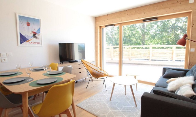 Les Carroz-d'Araches Apartment | Ski-In/Ski-Out 3BR Apartment for 6, Terrace, Parking, Near Center, Wi-Fi, Washer/Dryer