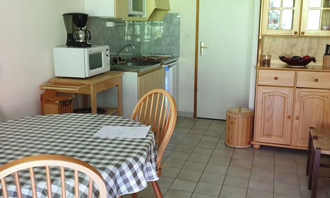 Station de Drouzin le Mont Apartment | Ski-In/Ski-Out Duplex: Balcony, Parking, Steps from Gondola/Button
