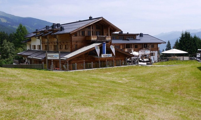 Schonbach Apartment | Ski in ski out apartment for 2 directly on the slopes in the ski resort Kitzbühel Kirchberg
