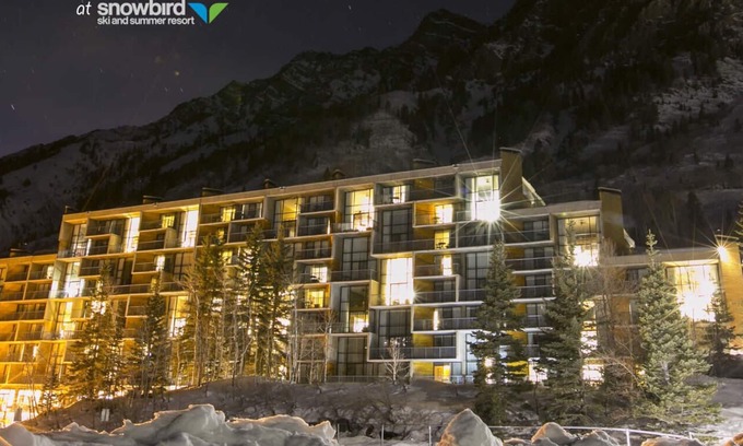 Salt Lake Mountain Resorts Apartment | Ski-In/Ski-Out at world famouns Iron Blosam Lodge