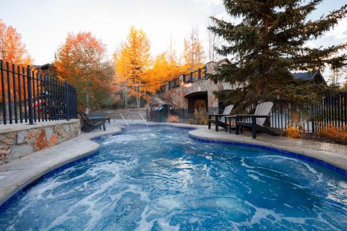 Four O'Clock Apartment | Ski in Ski out Resort Breckenridge 1BR 2Beds Parking, Resort Shuttle & Amenities