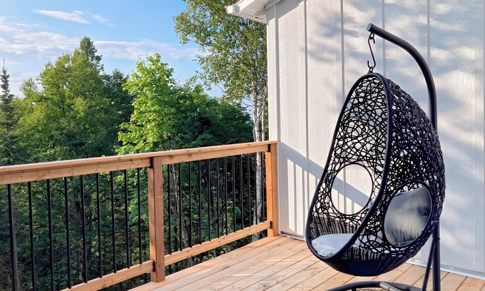 Saint-Faustin-Lac-Carre Ski Chalet | Ski in Tremblant & MtBlanc: Views, Spa & PoolTable