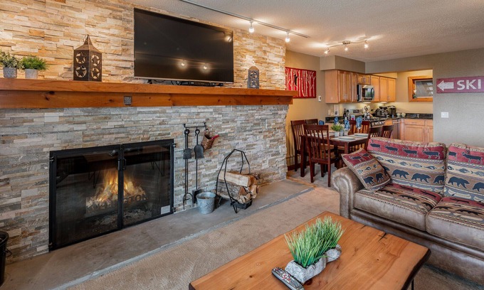 Central Vermont- Killington Condo | ⭐️Ski-On/Ski-Off COZY BEAUTIFUL MOUNTAIN CONDO 2-Bed/2-Bath with Fireplace