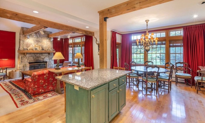 Stratton Mountain Apartment | Ski on Ski Off Stratton Snowbridge Townhome with Hot Tub