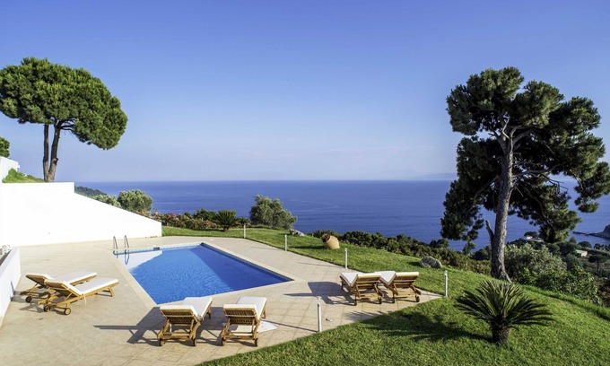 Agia Paraskevi Villa | Skiathea Villas a luxury complex of Villas
