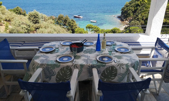 Kanapitsa House | Skiathos: Beautiful Villa with access to private beach