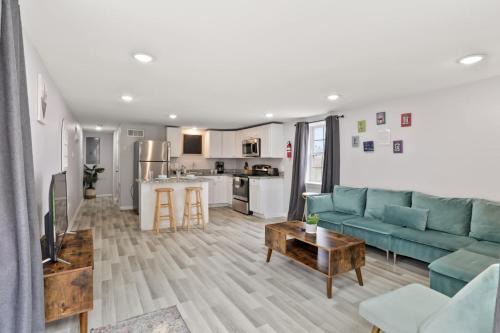 Faubourg Delassize House | Skip to Saint Charles Local Art-Filled Hideaway