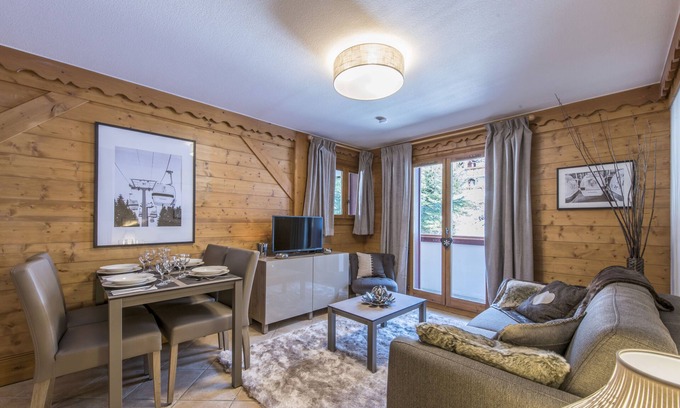 Meribel Centre Apartment | SKIS ON FOOT WITH POOL - CHARMING APARTMENT - 4 people