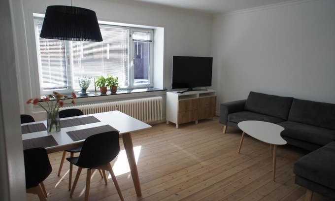 Esbjerg Apartment | Skjoldsgade 107. Ground Floor /left (id. 052)
