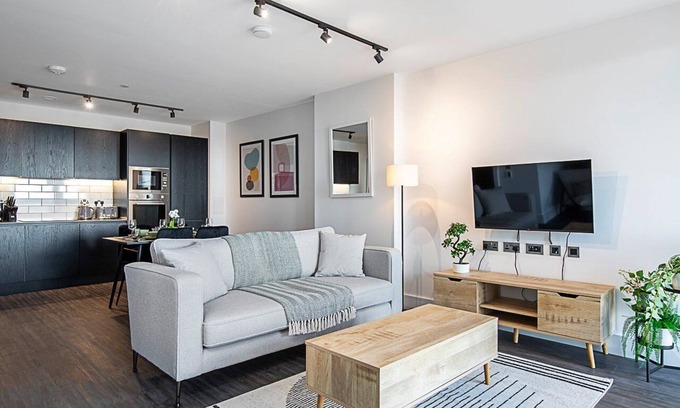 College Park and Old Oak Apartment | Sky-High Apartment with Modern Decor