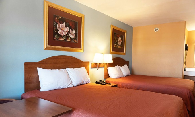 Western Division House | Sky Palace Inn & Suites By Jasper Laredo- 2 Queen Bed Non Smoking