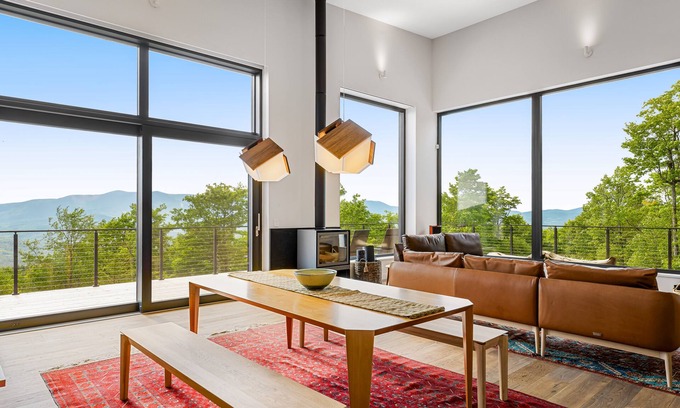 Warren House | Sky Zen | House in Warren with ridge line mountain views - dogs welcome