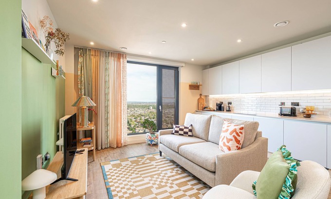 Walthamstow Apartment | Skyline Sanctuary in London