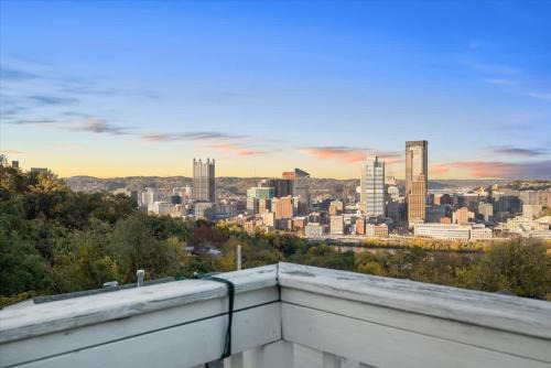 Mount Washington Apartment | Skyline Serenity Retreat