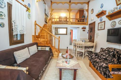 Neos Panteleimonas Apartment | Skyrian Living