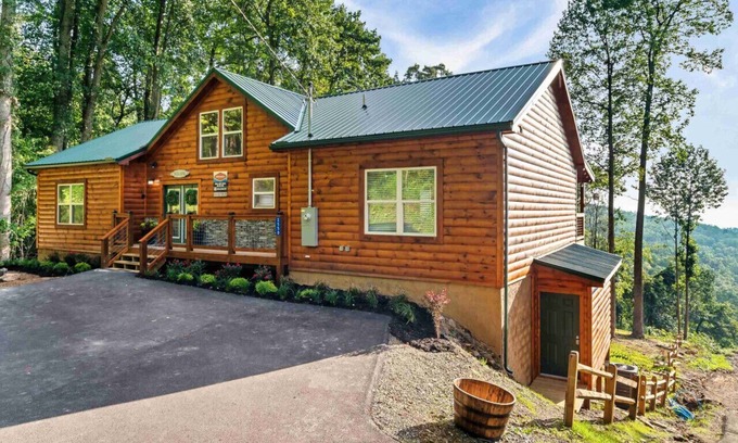 Sevierville Cabin | Skyview Serenity by Ghosal Luxury Lodging