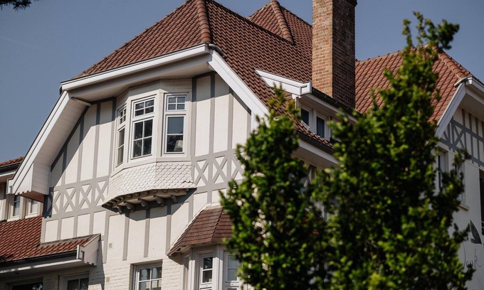 De Haan Apartment | Sleek Apartment w/Dual Terraces