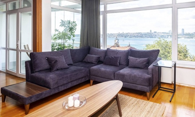 Uskudar Apartment | Sleek Apartment with a Panoramic Bosphorus View