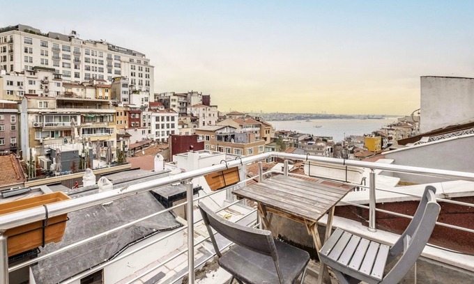 Cihangir Apartment | Sleek Flat with Excellent View in Cihangir