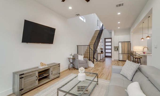 Garden Oaks House | Sleek Home with Screened Patio and Yard in Houston!