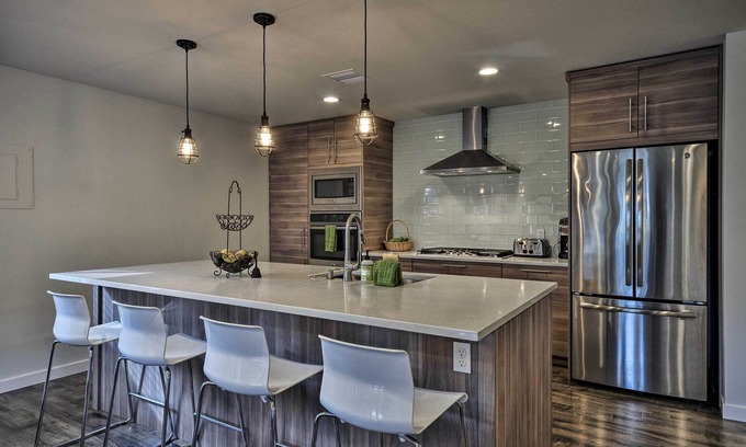 Astoria Condo | Sleek Riverfront Condo on Pier in Downtown Astoria