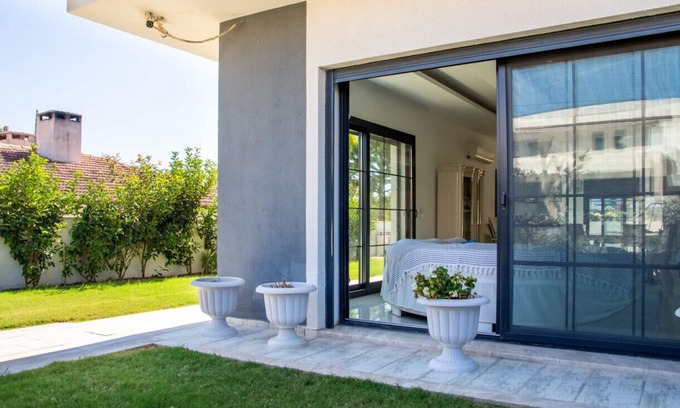 Cesme Villa | Sleek Villa with Private Pool and Garden in Cesme