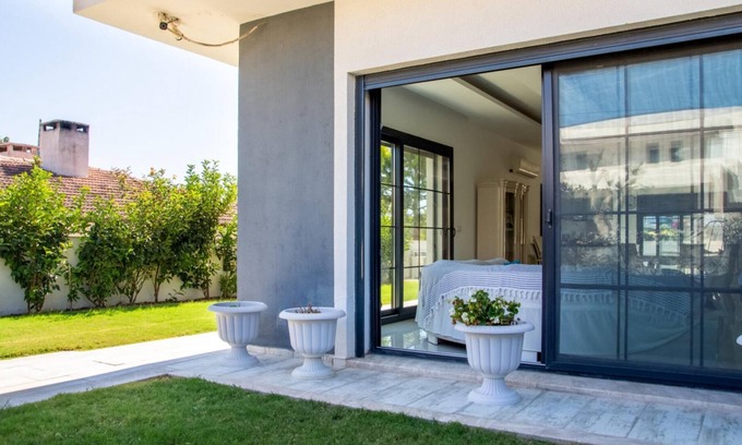 Cesme Villa | Sleek Villa with Private Pool and Garden in Cesme