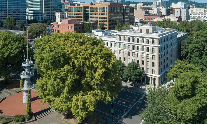 Old Town Chinatown Hotel | Sleek Waterfront District Hotel in the heart of Downtown