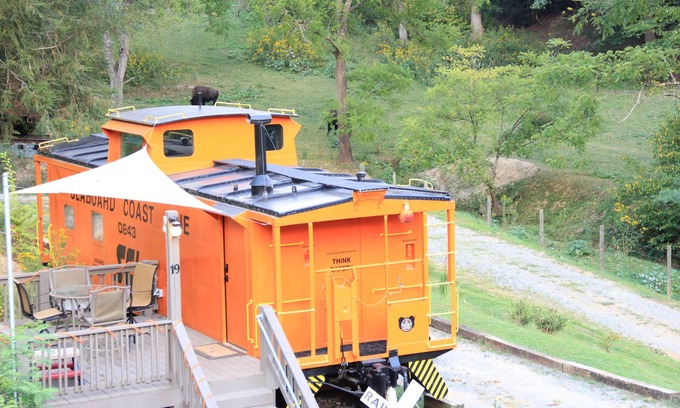 Clyde Cabin | π Sleep in a caboose on a bison ranch: Seaboard Coast Line #0843