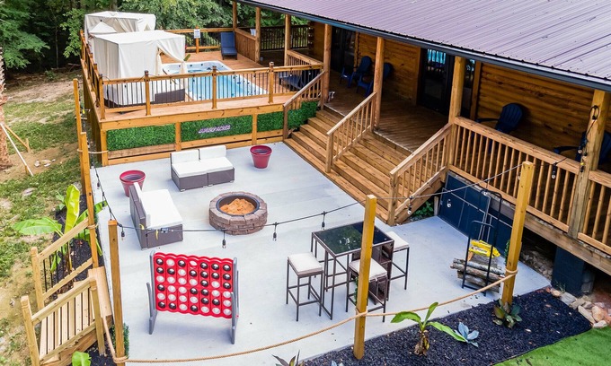 White Oak Cabin | Sleep Over Log Cabin, Swim Spa on 7 Acres