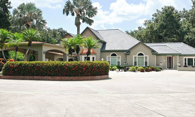 Clermont House | Sleep Up to 50 - Private Oasis With Boating & Huge Games!