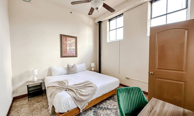Springfield Apartment | Sleepover: Ideal 2BD/1BA Condo Downtown Springfield