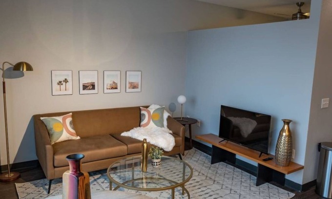 Des Moines Apartment | Sleepover: Private 1BD/1BA - Downtown Des Moines