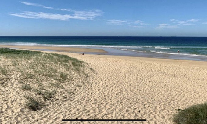 Wurtulla House | Sleeps 10 - Pet Friendly - Close walk to Beach