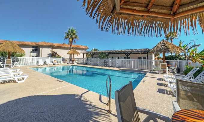 Shibui Sands House | Sleeps 20 | 3 Condos w/Beach Access, Pool, Tennis Courts | Sea Sands Complex