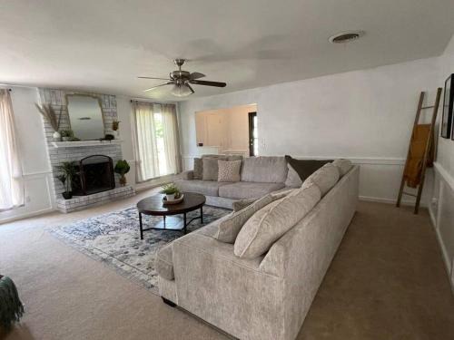 Amarillo House | Sleeps 20 6 BR Duplex near PD Canyon Dinning
