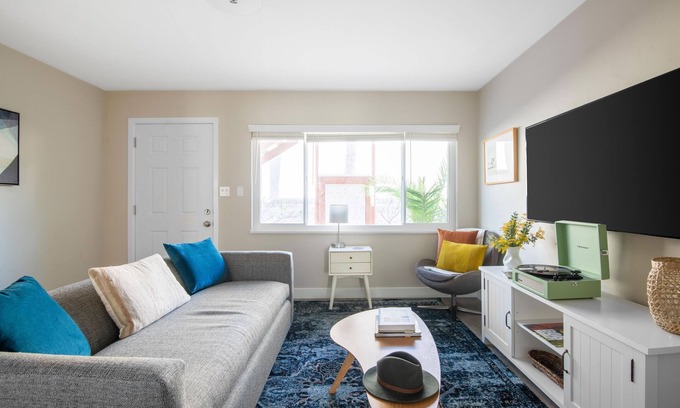 Village of La Jolla Apartment | Sleeps 21, 7 Condos | 5 minutes from La Jolla Cove