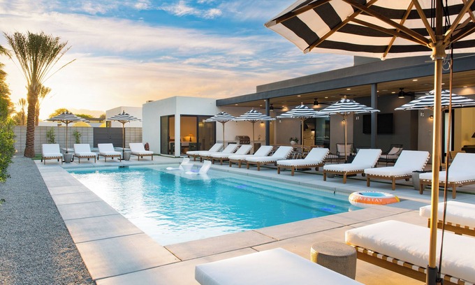 La Quinta House | Sleeps 32 | 2 Villas, Pool, Putting Green+Bocce | Polo Villas Amara by AvantStay