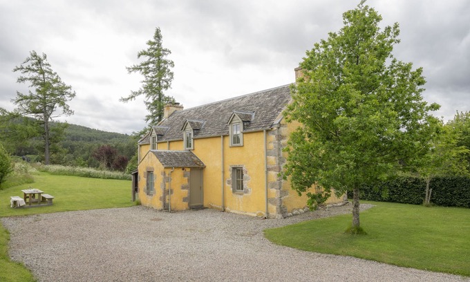 Nethy Bridge Cottage | sleeps 4 in 1 double bedroom and 1 twin room
