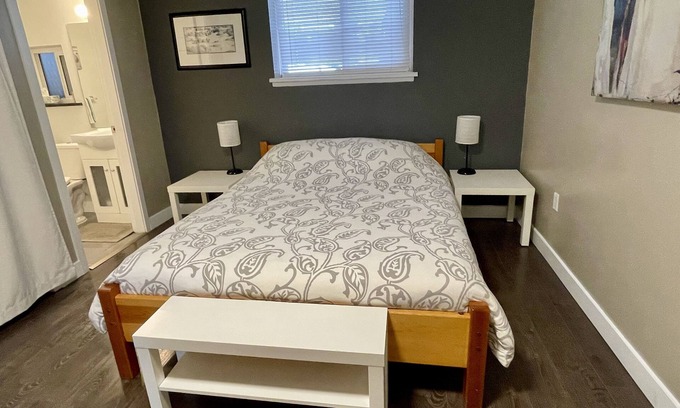 Hastings Apartment | Sleeps 5 Clean & Cozy Hastings Sunrise Suite