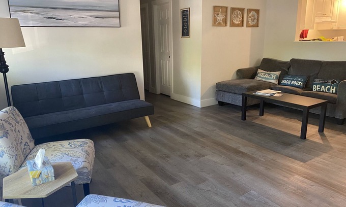 Wasaga Beach Cottage | Sleeps 8! Just a 2 Min. Walk to Beach 1