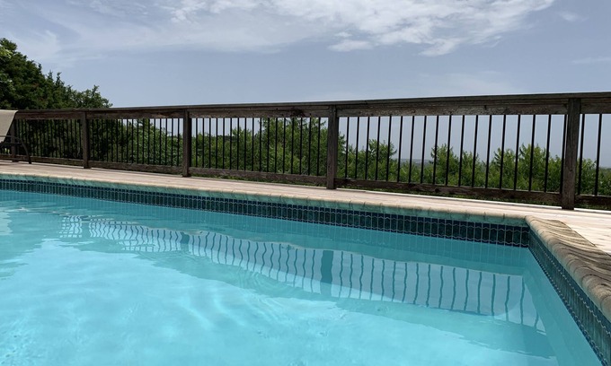 Lost Creek House | Sleeps10-Beautiful Views, Secluded, Heated Pool, Fireplace, Very Comfy 5 Bedroom