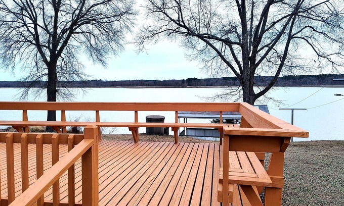 Gumberry House | Slice of Heaven on the Lake