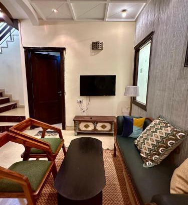 DLF Phase 1 House | Sliceinn Orchid