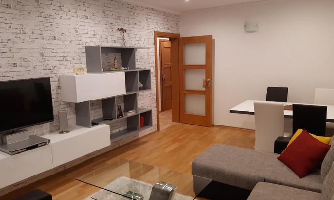 Banska Bystrica Apartment | Slnečný 2 izbový byt 10 min. od centra mesta