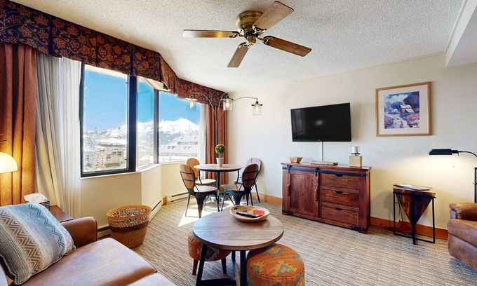 Crested Butte Apartment | Slope access with mtn views, in/outdoor pools, hot tub, sauna, gym