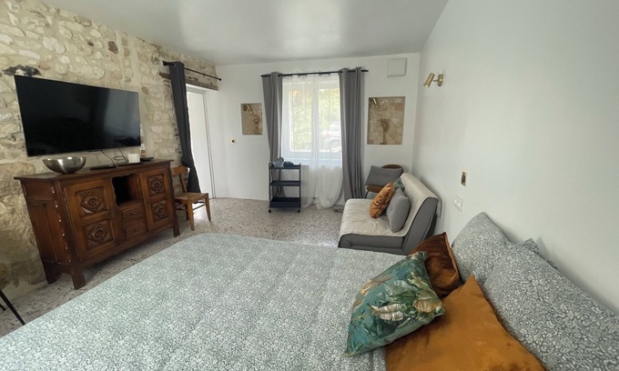 Rémy House | Small 2-room house in an old stone farmhouse. 1 h from Paris.