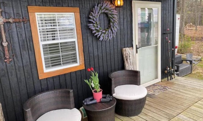 Russellville Cabin | Small cabin right on the lake !