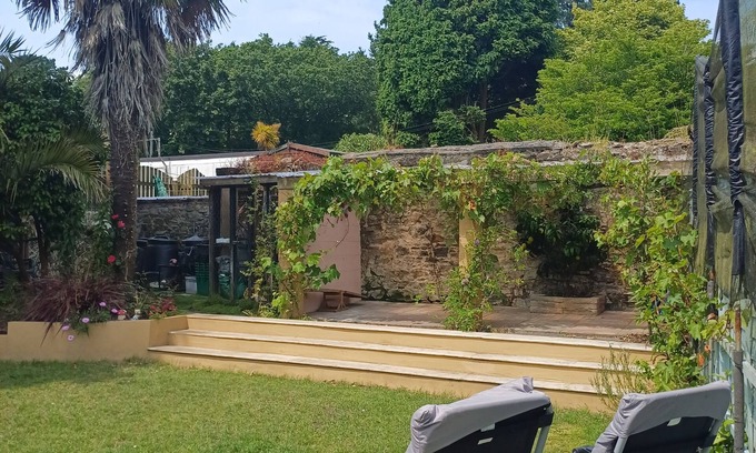 St. Blazey Apartment | Small Catering Flat in nat. reserve. Pet friendly. Free return Eden taxi B4 9pm.